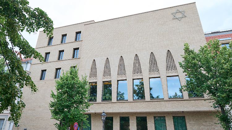 Das mit Panzerglas und einer Sicherheitsschleuse ausgestattete Synagogenzentrum soll auch Menschen anderen Glaubens offen stehen. 