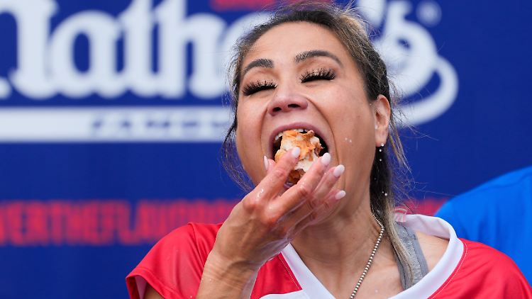 Miki Sudo hat ihren eigenen Weltrekord egalisiert.
