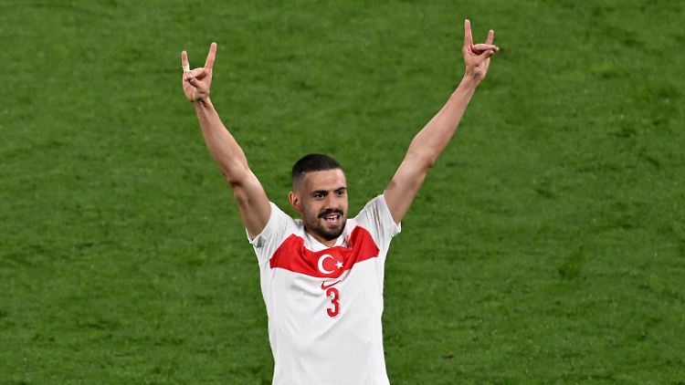 Demiral nach seinem Treffer zum 2:1.