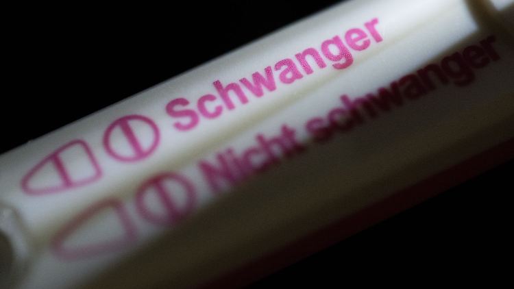 Die Bundesregierung will Schwangere künftig stärker vor Abtreibungsgegnern schützen.
