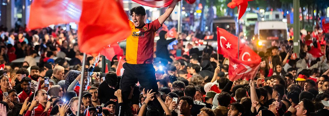 Türkische Fans feiern in Berlin.