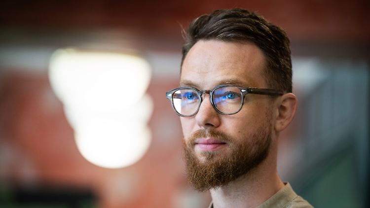 Johan Floderus wurde wegen angeblicher Spionage gegen den Iran fast 800 Tage weggesperrt, acht Monate verbrachte er in Einzelhaft. 