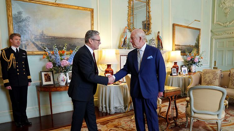 Mit dem Segen des Königs wird Keir Starmer (l.) die britische Regierung künftig anführen.