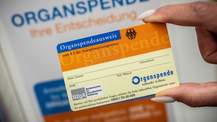In Deutschland besteht ein Organspende-Notstand: Während im vergangenen Jahr 2877 Organe von 965 Menschen gespendet wurden, warteten fast 8385 schwer kranke Personen auf ein Organ. 
