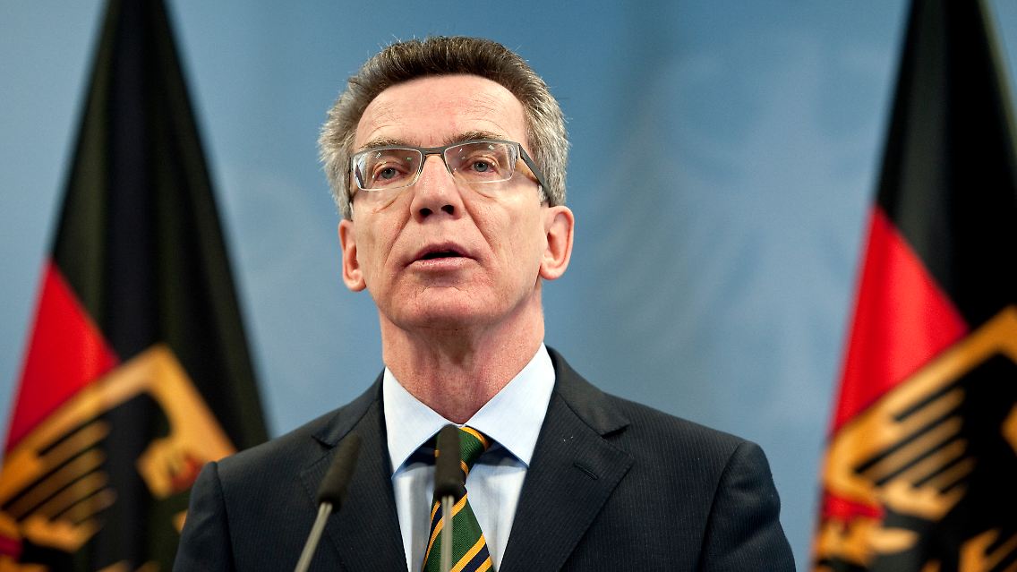 Bundesinnenminister Thomas de Maiziere fährt die vor zweieinhalb Monaten verschärften Sicherheitsmaßnahmen in Deutschland wieder zurück.