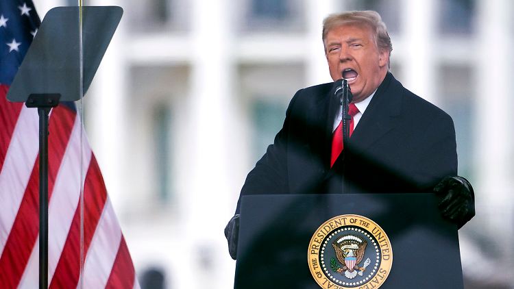 Bei einer Verurteilung im Dokumenten-Verfahren könnte Trump eine mehrjährige Haftstrafe drohen. Derzeit scheint das eher unwahrscheinlich. 