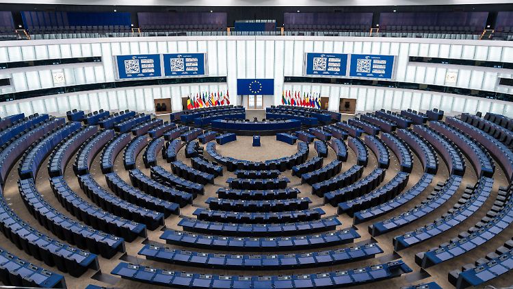 Dem neuen Rechtsbündnis im EU-Parlament fehlen noch Abgeordnete aus einem EU-Land, um den Fraktionsstatus zu erhalten.