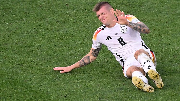 Kroos foulte gegen Spanien schon früh, verwarnt wurde er dafür jedoch erst spät.