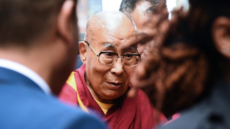Gewisse Probleme seien "durch den Alterungsprozess unvermeidlich", sagt der Dalai Lama.