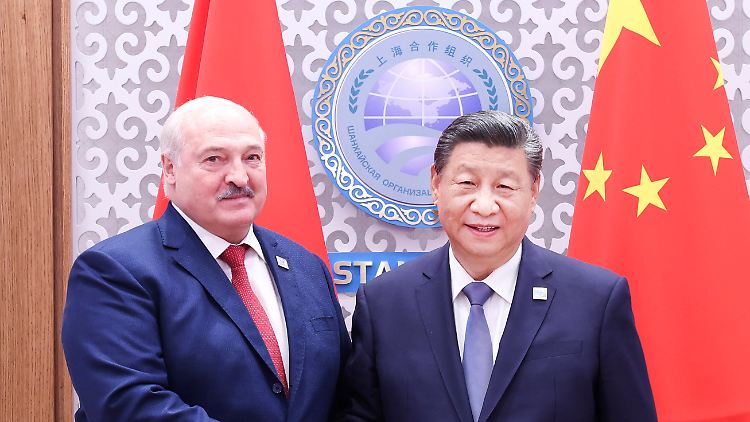 Der belarussische Präsident Alexander Lukaschenko und der chinesische Präsident Xi Jinping trafen unter der Woche im kasachischen Astana aufeinander.