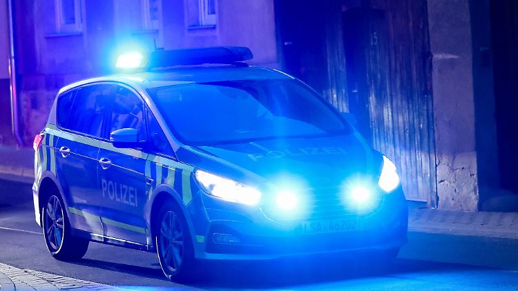 Beamte kontrollierten einen 35-Jährigen in der Waffenverbotszone in Halle. (Symbolbild)