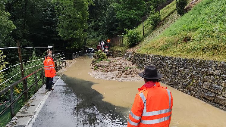 Die Zufahrtsstraße zum Tal Valle di Muggio im Süden der Schweiz ist blockiert.