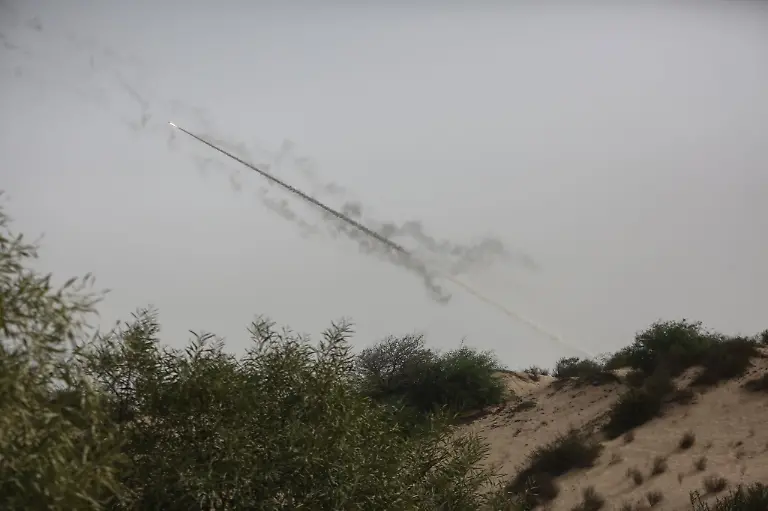 Eine-Rakete-wird-abgefeuert