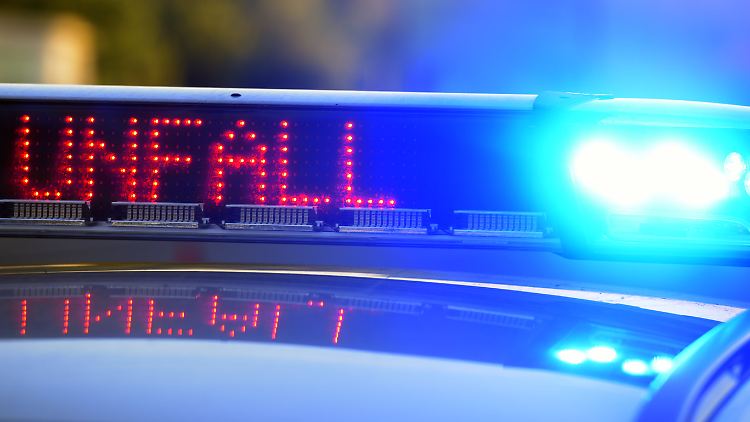 An beiden Unfallwagen entstand ein Totalschaden, ein Auto geriet in Brand und musste gelöscht werden.  
