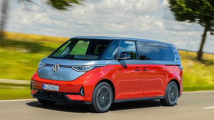VW erweitert die Modellpalette des ID.Buzz um die Version mit langem Radstand.