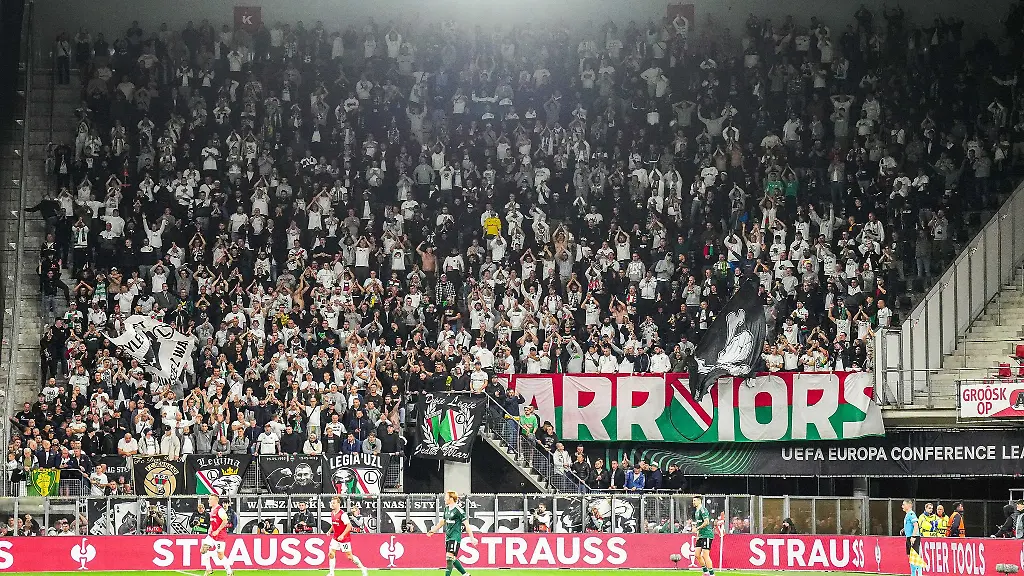 Nach-dem-Spiel-von-Legia-Warschau-bei-AZ-Alkmaar-in-der-Conference-League-hat-es-nach-Ausschreitungen-zwei-Festnahmen-gegeben