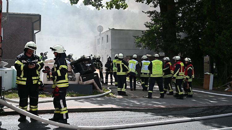 Rund 150 Einsatzkräfte sind im Einsatz.