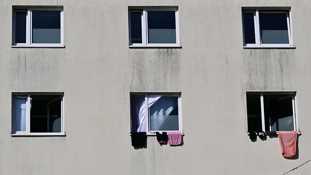 Die-Landeserstaufnahmeeinrichtung-auf-dem-Suhler-Friedberg