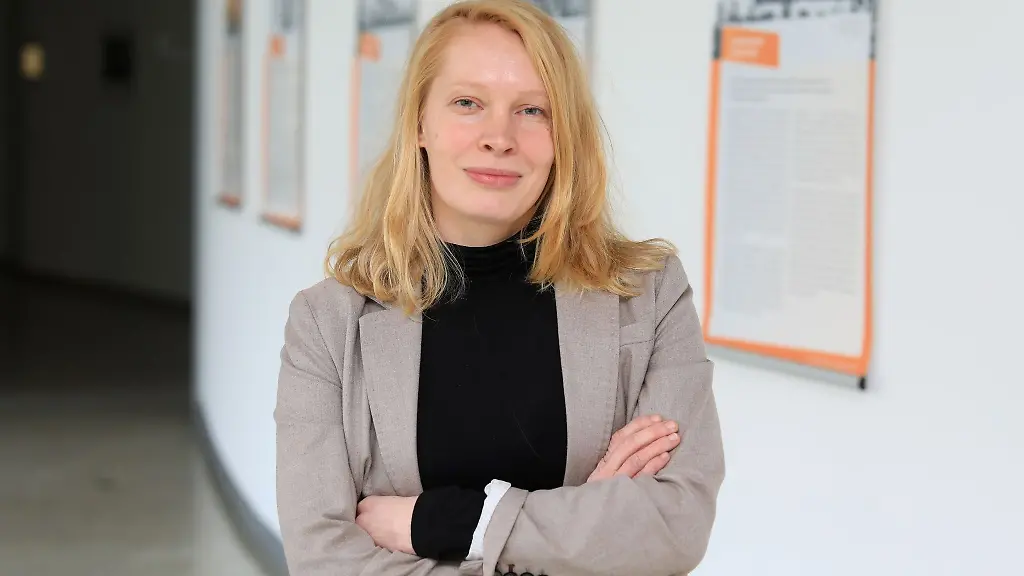 Kristin-Heiss-Die-Linke-Mitglied-des-Landtages-und-Sprecherin-fuer-Haushalts-und-Jugendpolitik-laechelt