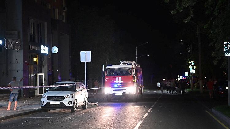 Ein Feuerwehrauto im russischen Belgorod, das Ziel ukrainischer Angriffe geworden sein soll.