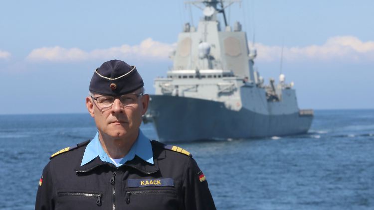 "Wir sehen, dass die Konstruktionsraten, die Ablieferung der Schiffe mit hochpotenten Waffen überhaupt nicht nachlassen", sagt Kaack über Russlands Baltische Flotte. 