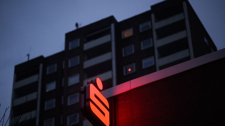 Prämiensparverträge aus den 90er und 00er Jahren boten attraktive Prämien, doch viele Banken passten die Zinsen unzulässig an.