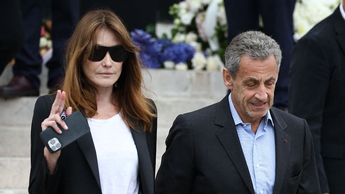 Die Sängerin Carla Bruni-Sarkozy und ihr Ehemann, der ehemalige französische Präsident Nicolas Sarkozy.