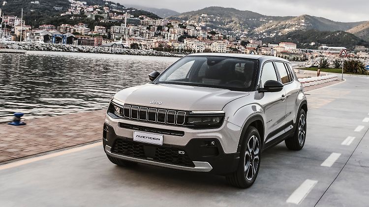 Zu den künftig 36 Baureihen mit dem neuen Stellantis-Hybridantrieb gehört auch der Jeep Avenger Hybrid.