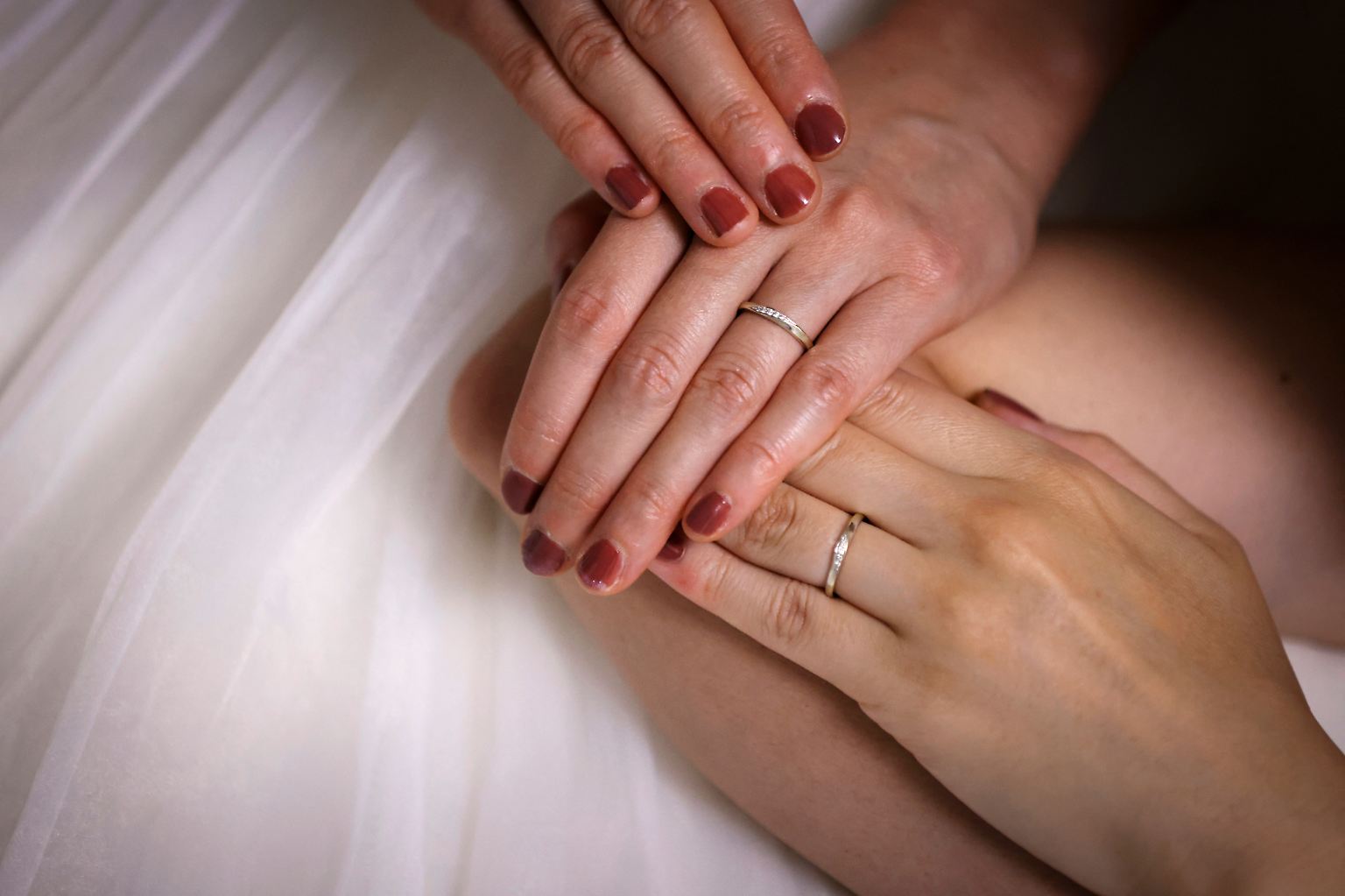 In Japan ist es LGBTQ-Paaren nicht erlaubt, legal zu heiraten. Deswegen feiern einige von ihnen ihre Verbindung mit "Foto-Hochzeiten".
