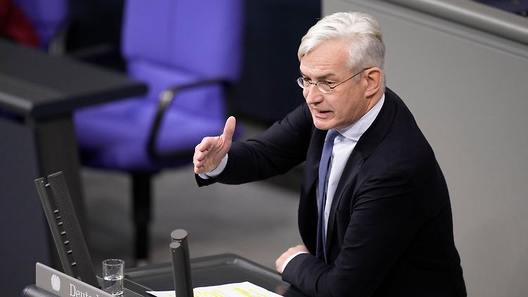 Die Ampel wird nicht die Kraft haben, ihre Einigung vollständig umzusetzen - davon geht CDU-Haushaltspolitiker Mathias Middelberg aus.