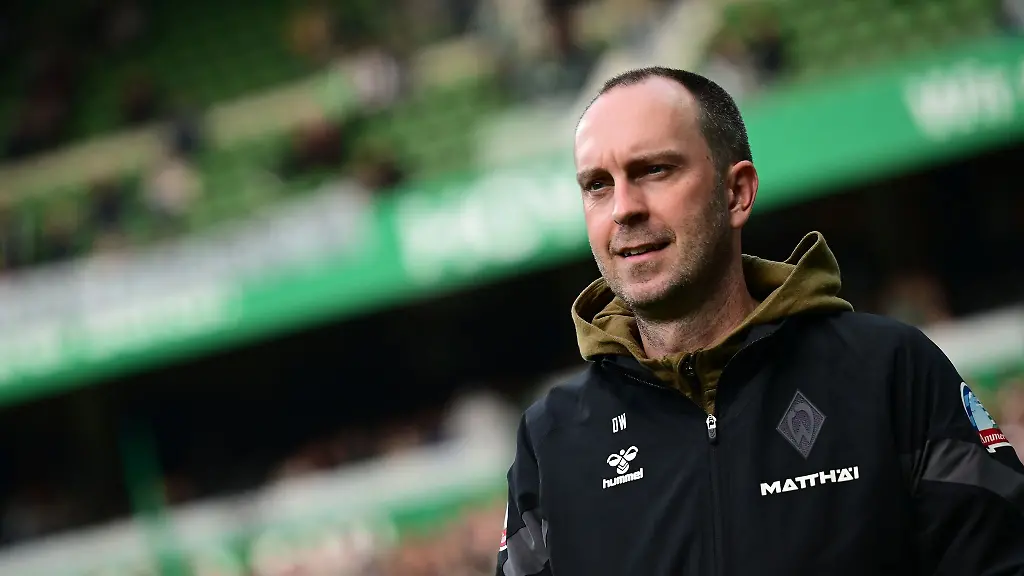 Ole-Werner-steht-im-Stadion