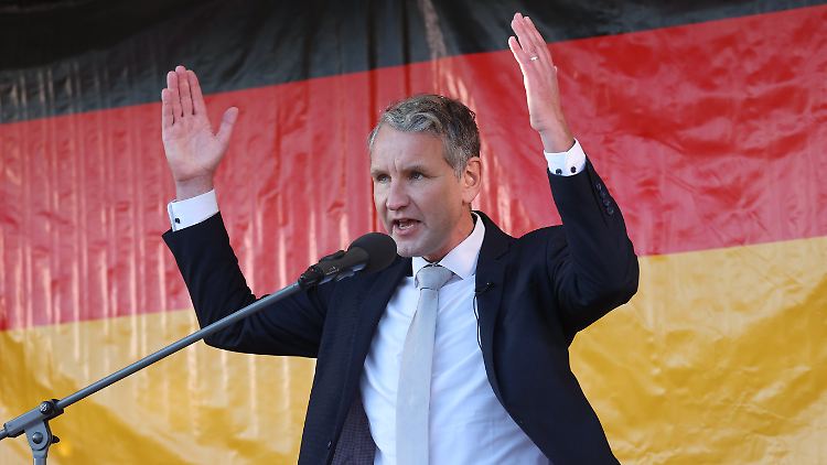 Björn Höcke am 3. Oktober 2022 in Gera - der Thüringer AfD-Fraktionschef muss sich womöglich einem neuen Prozess stellen.