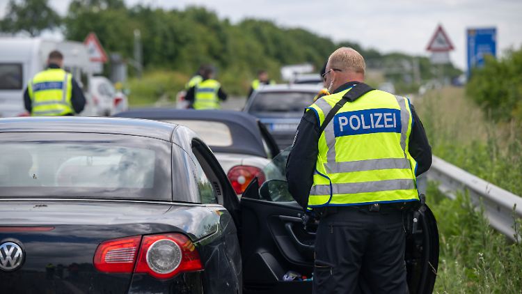 Insgesamt waren 22.000 Beamte beim bislang größten Einsatz der Bundespolizei an den deutschen Grenzen im Einsatz. 