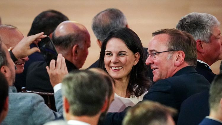 Gut gelaunt in Washington: Sorgt das frühe Wahlkampf-Aus bei Annalena Baerbock für Erleichterung? 