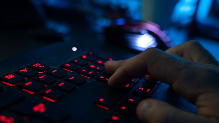 Die bayerische Zentralstelle Cybercrime kooperiert auch mit Interpol. (Symbolbild)