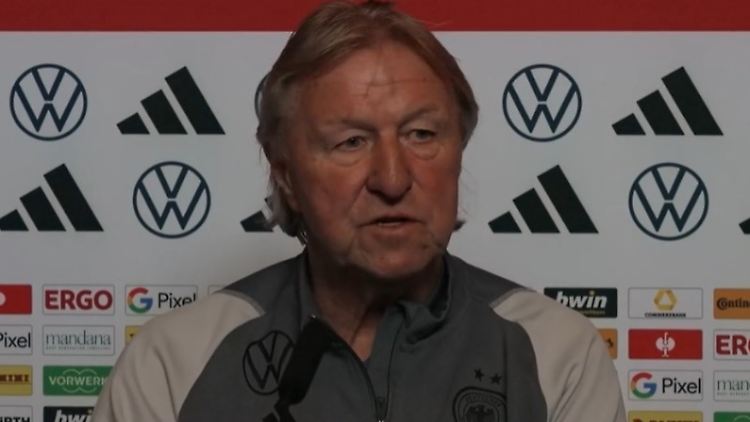 Horst Hrubesch DFB Team.jpg