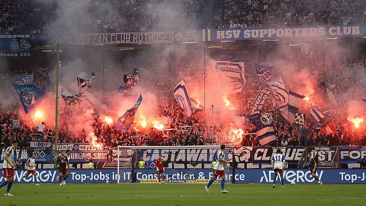 Beim Hamburger Stadtderby gab es im vergangenen Jahr für die Polizei wieder einiges zu tun.