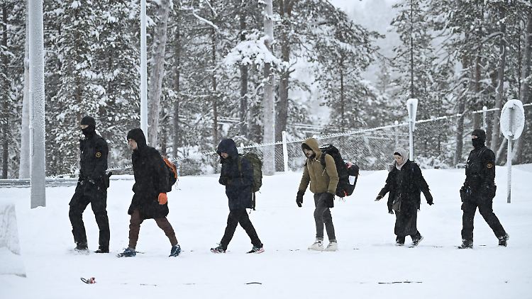 Seit Herbst registrieren die Behörden in Finnland eine wachsende Zahl an Menschen, die aus Russland in die EU drängen.