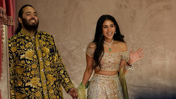 Anant Ambani und Radhika Merchant kennen sich seit Kindertagen, auch die Braut entstammt einer reichen Unternehmerfamilie.