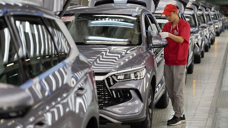 Die EU-Kommission hatte Anfang Juli Strafzölle gegen E-Autos aus China verhängt, weil sie der Volksrepublik unfaire Wettbewerbsvorteile durch hohe Subventionen vorwirft. 