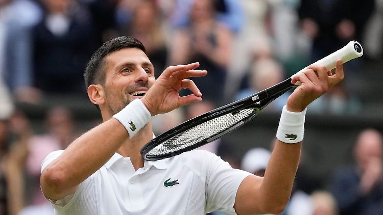 Djokovic kann am Sonntag mit seinem achten Wimbledon-Triumph und dem insgesamt 25. Grand-Slam-Titel weitere Meilensteine in seiner Karriere setzen.