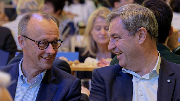 Anfang Juni witzeln Merz und Söder nach der Schlusskundgebung zur Europawahl im Löwenbräukeller in München. Doch wer zuletzt lacht, wird Kanzlerkandidat?