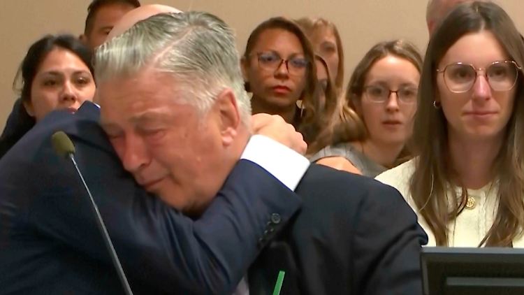 Alec Baldwin weinte nach Prozessende Tränen der Erleichterung.