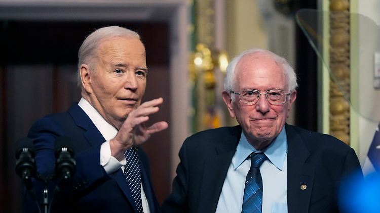 Bernie Sanders ist 82 und damit noch ein Jahr älter als US-Präsident Joe Biden (v.r.).