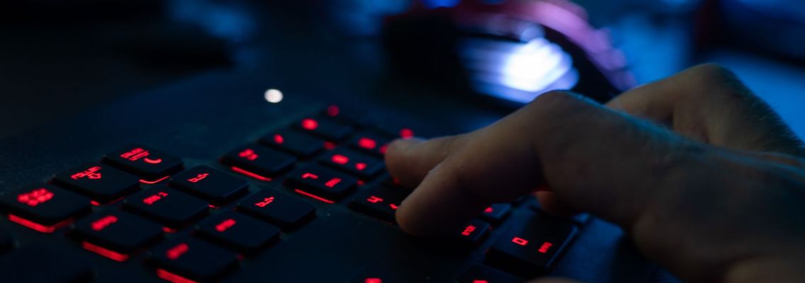 Die von Cyberkriminellen verursachten Schäden wachsen mutmaßlich von Jahr zu Jahr (Symbolbild).