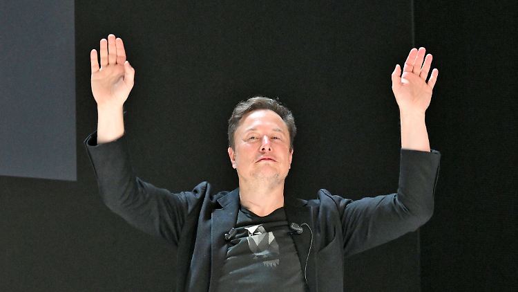 US-Unternehmer Elon Musk wirft sein finanzielles Gewicht in die Waage für Donald Trump.