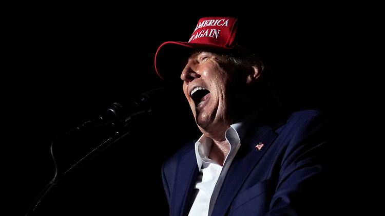 Der Ex-Präsident Donald Trump fällt immer wieder durch seine aggressive und Gewalt verherrlichende Sprache auf. 