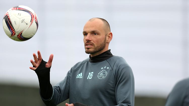HW4 steigt ins Trainerteam des FC Barcelona auf.
