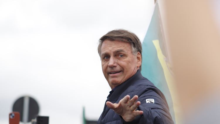 Auch gerettet: Bolsonaro sieht dabei die Hand Gottes im Spiel. 