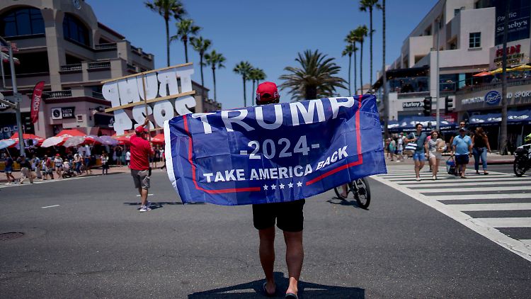 Trump wollte auf dem Parteitag zum harten Rundumschlag ausholen. Dieses Vorhaben hat er ad acta gelegt.